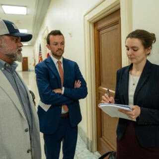 https://captainsforcleanwater.org/wp-content/uploads/2025/12/DSC07859-320x320.jpg